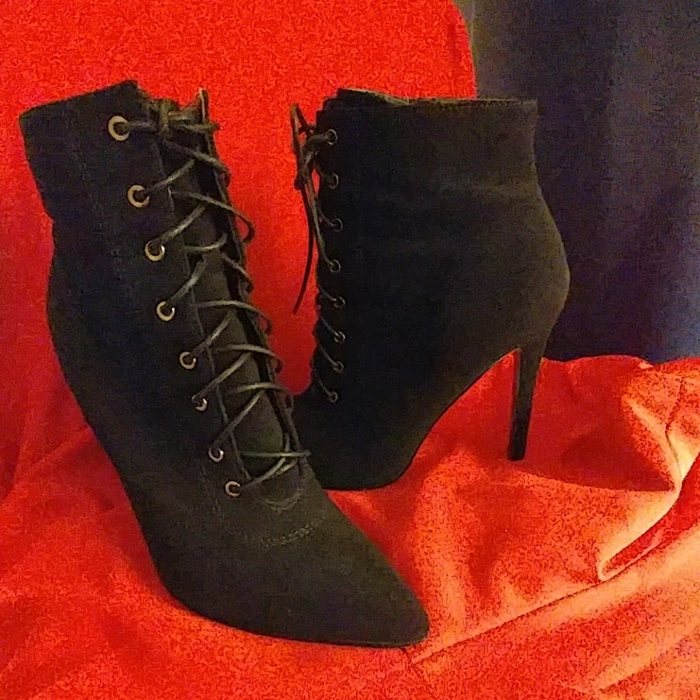 Size 9 Laced Heeled Ankle Boots
